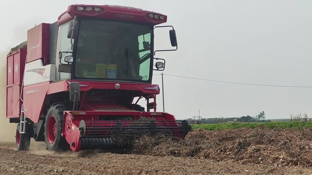 Master Han from Jiaozuo, Henan: High returns and excellent experience, when choosing a harvester, only choose Zoomlion.(图1) 640.jpg