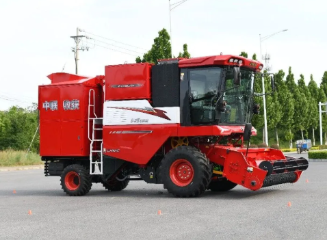 Master Sun, Tongliao Inner Mongolia: Skip Costly Detours by Learning from Fellow Operators — Pick Zhonglian Harvest Peanut Harvesters(图2) image.png