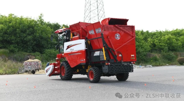 Veteran Machinery Operator Master Zhang from Runan: Zhonglian Harvest Wins Wide Market Recognition with Unmatched Strength(图2) image.png